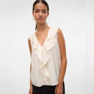 ⭐️2/30 | Vero Moda | Deep V Ruffled Sleeveless Blouse | Size Medium